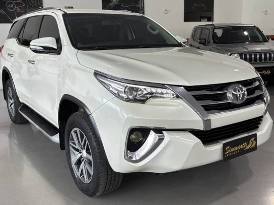 TOYOTA HILUX SW4 2.8 SRX 4X4 16V TURBO INTERCOOLER DIESEL 4P AUTOMÁTICO TOYOTA HILUX SW4 2.8 SRX 4X4 16V TURBO INTERCOOLER DIESEL 4P AUTOMÁTICO